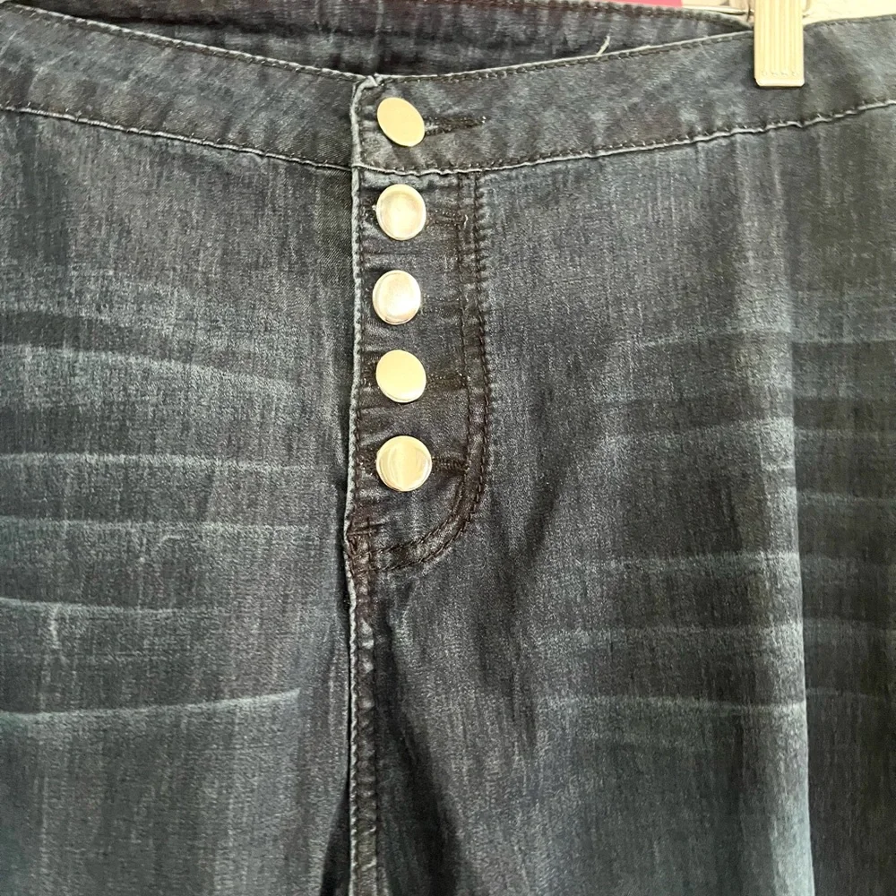 Flare jeans with pearls. Size 3X